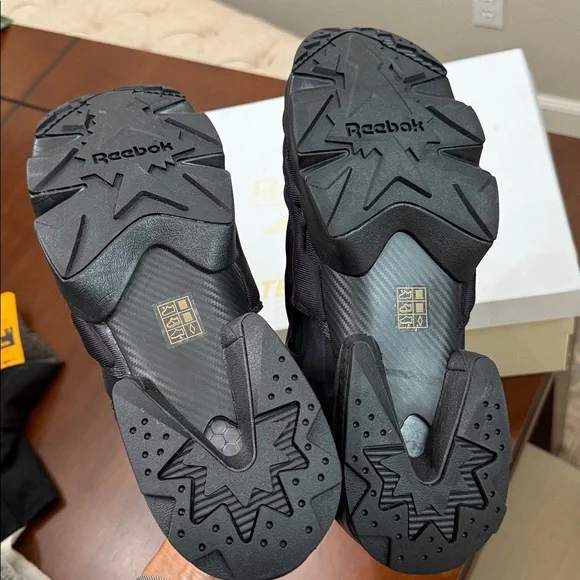 New in Box Reebok instapump limited release 10.5 - www  display picture 1